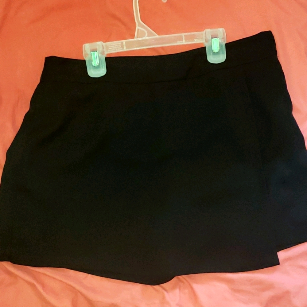 Black skort